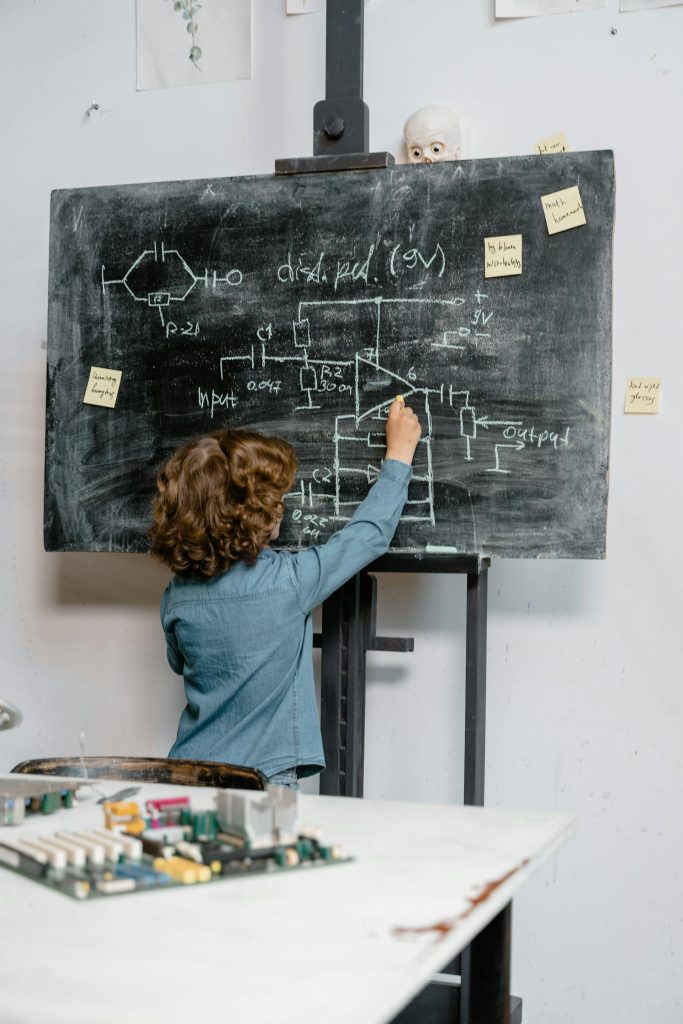 Smart kid learning physics from best home tutors in Dubai