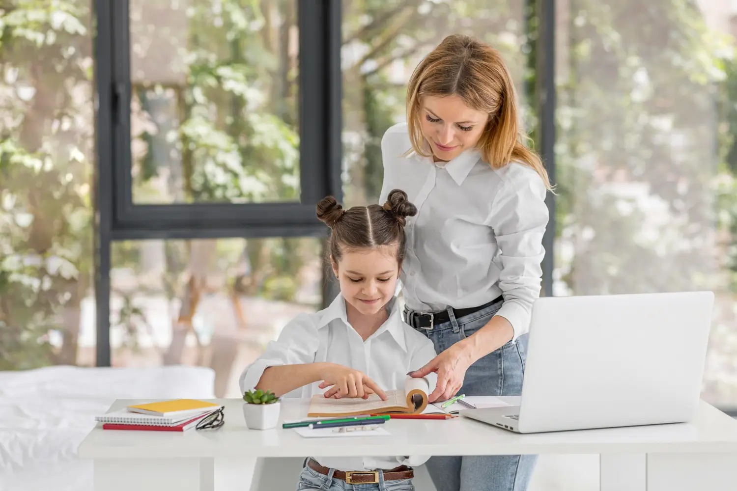 A specialized private IELTS tutor in Dubai providing personalized, in-person instruction to a student, demonstrating a focused, one-on-one learning environment.